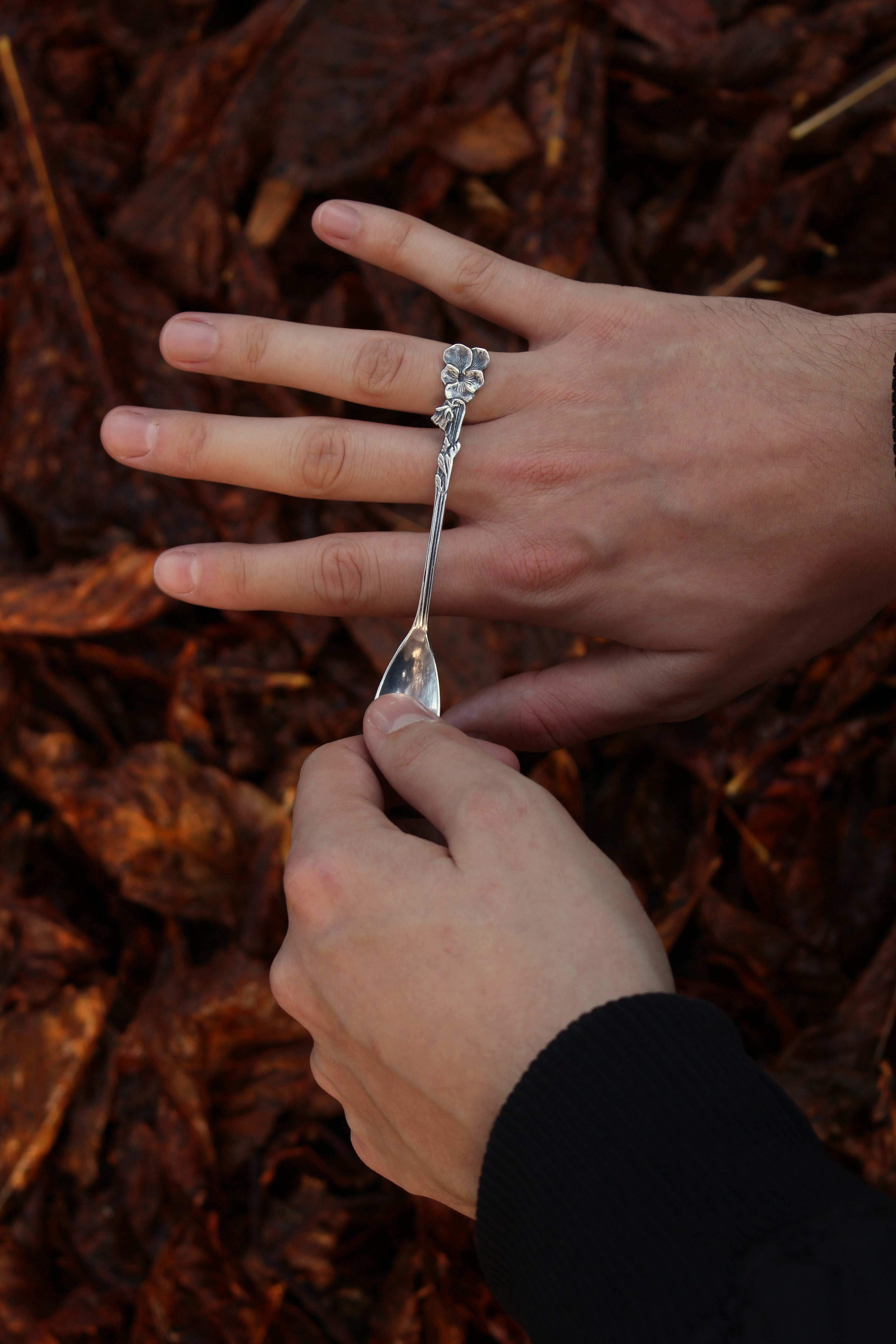 Horned Violet (Pansy) Flower Ring